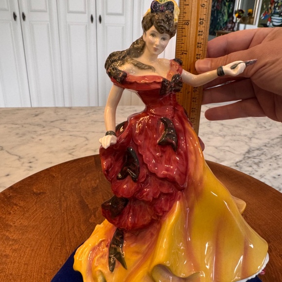 Belle Royal Doulton Figurine of the Year for 1996 HN 3707. Limited Edition. - Picture 9 of 9